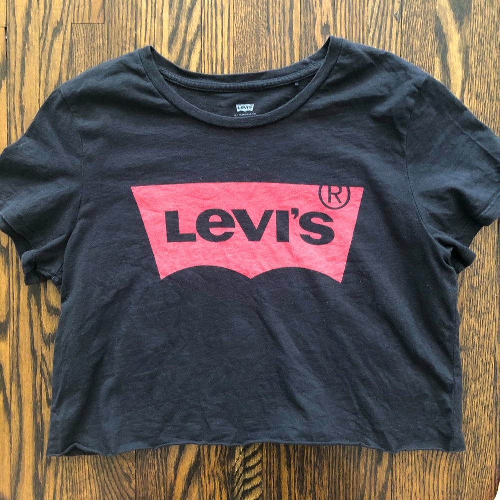 3/30: Levi’s cropped tee